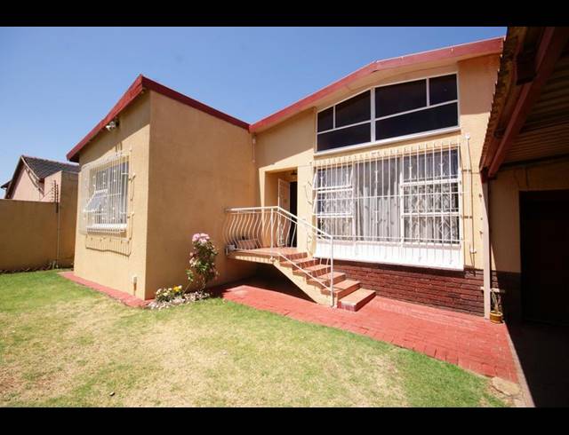 3 BEDROOM HOUSE FOR SALE IN KENSINGTON